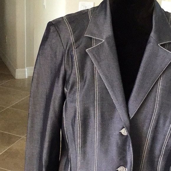 Kenzo Jeans vintage blazer, see closeup of small hole on back, size 44 - Picture 3 of 11